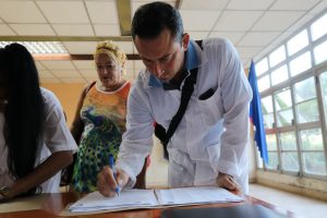 Los trabajadores plasmaron su firma desde horas tempranas para confirmar el apoyo a la liberación inmediata del líder del Partido de los trabajadores de Brasil.